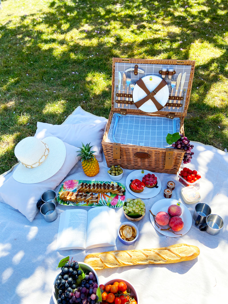  panier pique-nique écologique, pratique, luxe, garni avec une allure vintage fabriqué artisanalement en osier naturel