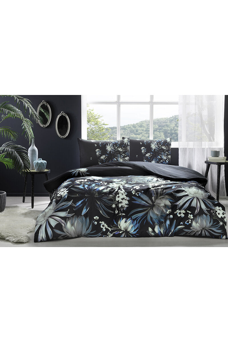 ÖZDILEK SOFLIFE SATIN NELUMBO Bleu  Parure de lit noir 2 personnes ÖZDILEK SOFLIFE SATEN NELUMBO Mavi siyah Çift kişilik SIY nevresim takımı ÖZDILEK SOFLIFE SATIN NELUMBO Blau Bettbezug-Set doppelt schwarz 2 Pers.