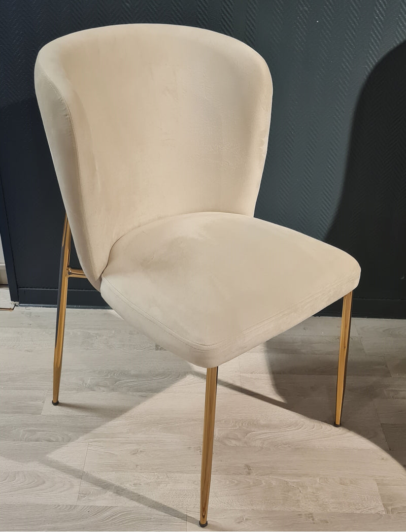 Chaise de salon, séjour et salle à manger PARS - Design et moderne - Crème - Pieds en métal doré - Bella Home PARS Stuhl für Wohn-, Esszimmer und Wohnzimmer - Design und Moderne - Creme - Füße aus vergoldetem Metall - Bella Home PARS oturma odası, oturma odası ve yemek odası sandalyesi - Tasarım ve modern - Krem - Altın metal ayaklar - Bella Home